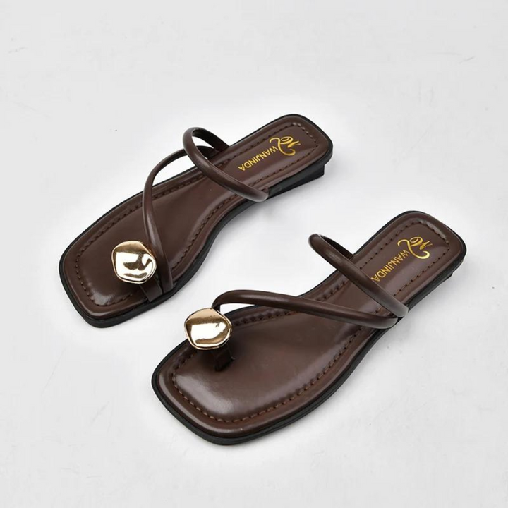 Jenner – Elegante Slip-On Sandalen Voor Vrouwen Met Gouden Accenten