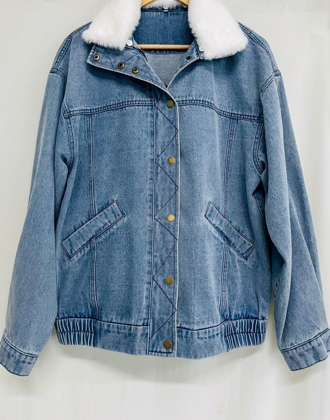 Rowina Denimjas – Damesjas met Fleece Kraag en Tijdloze Stijl