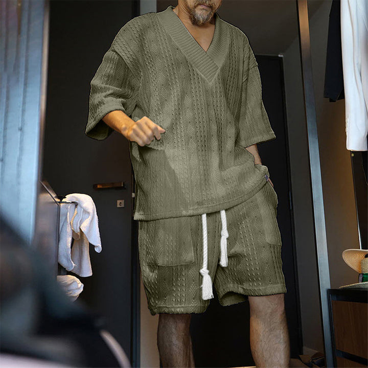 Lazaro Heren Zomerset – Gebreide Lounge Set met Diepe V-Hals en Shorts in Wafelstructuur