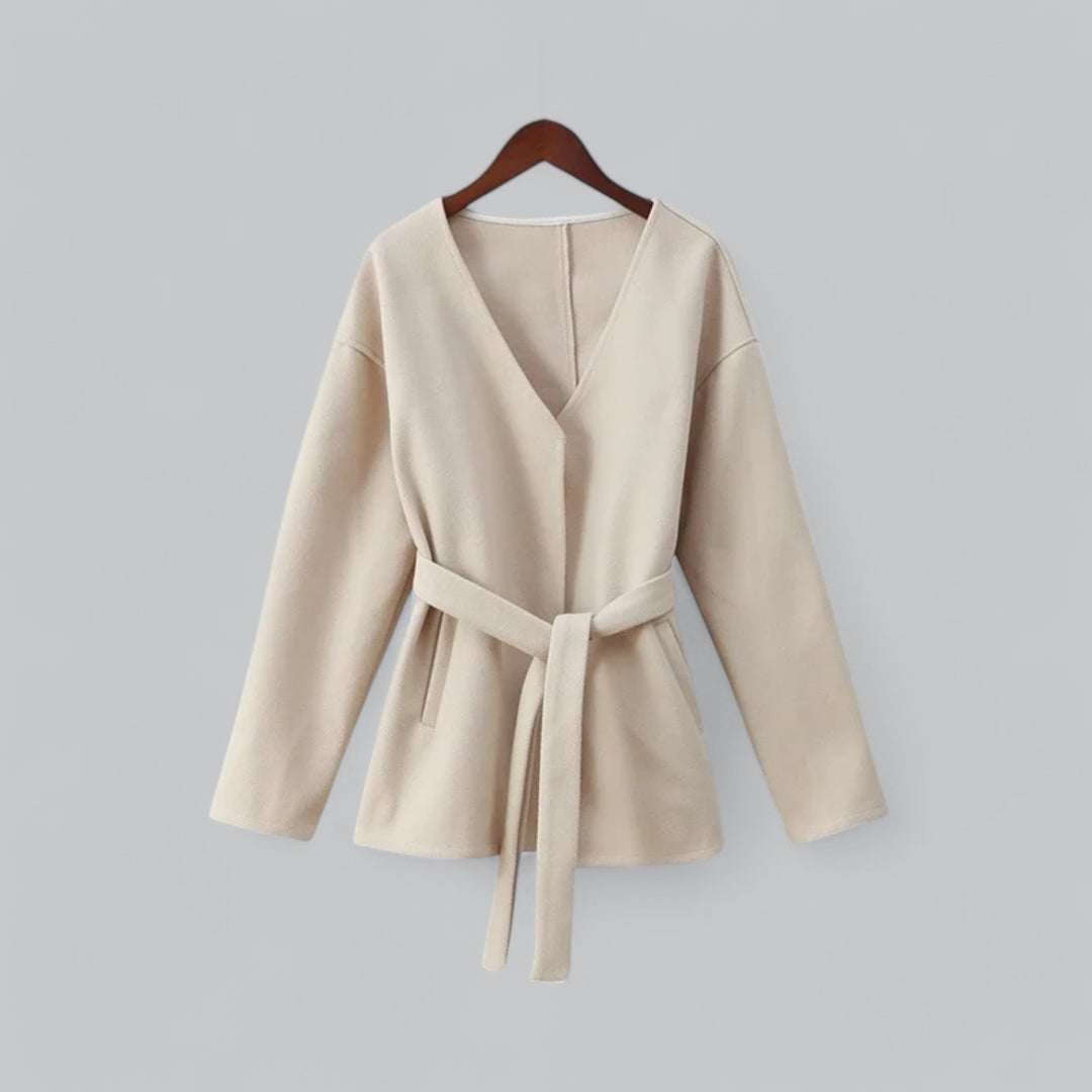 Zerina Midi Jas – Moderne Elegantie met Luxe Afwerking