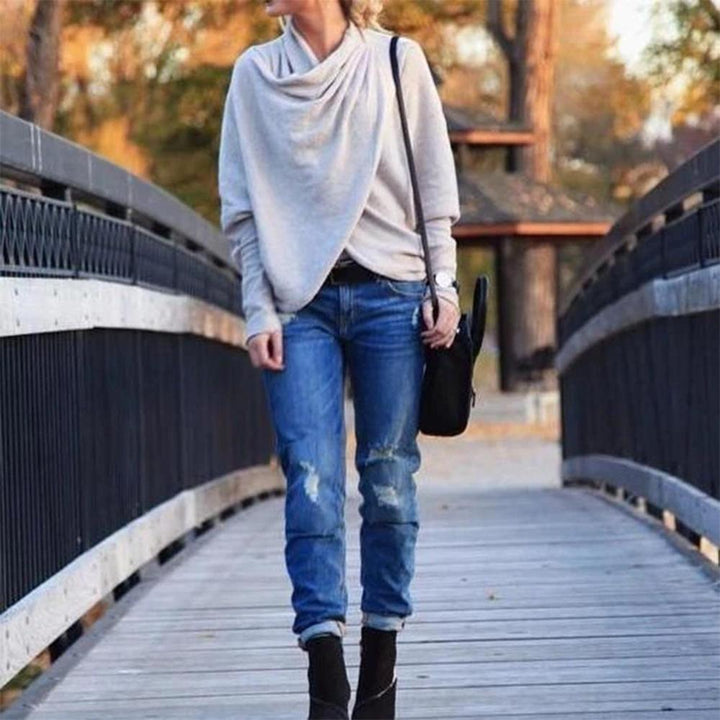 Selora Top – Lichtgrijze Wikkel Top met Sjaaldetail en Verfijnde Pasvorm