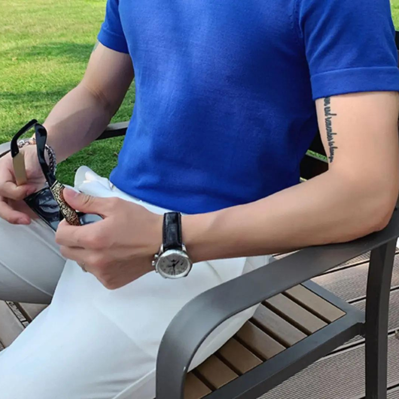 Noir V-Hals Polo voor Heren – Verzorgde Eenvoud met Moderne Klasse