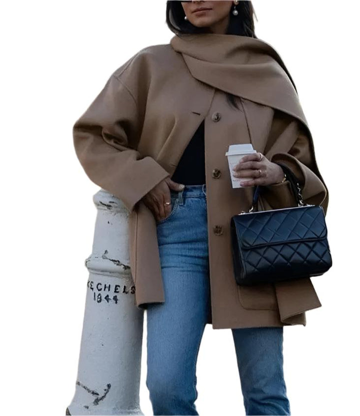 Saksa Jas met Sjaal – Stijlvolle damesjas met elegante knoopsluiting en warme afwerking