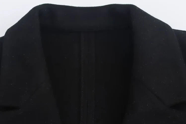 Liora Winterjas – Tijdloze Klasse en Bescherming