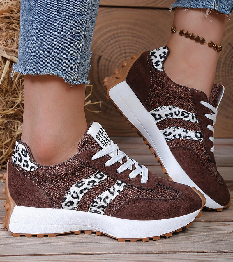 Camille – Sneakers à bout pointu avec lacets et semelle antidérapante