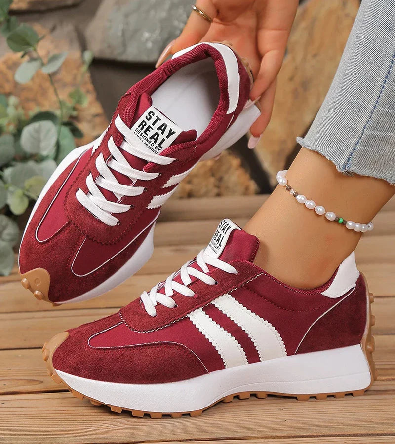 Camille – Sneakers à bout pointu avec lacets et semelle antidérapante