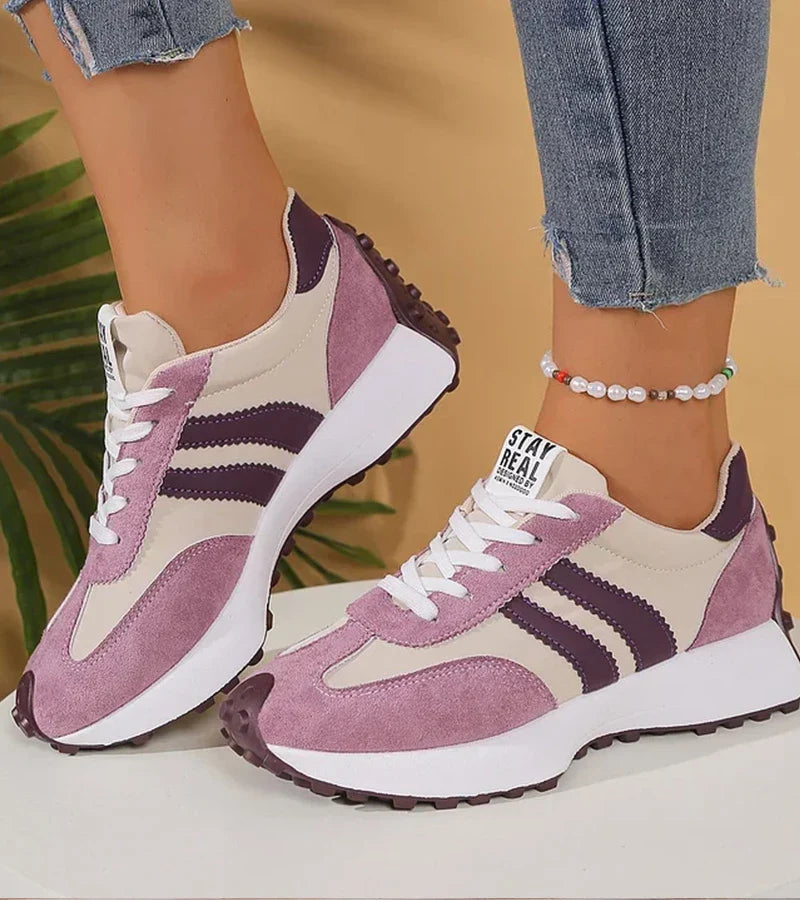 Camille – Sneakers à bout pointu avec lacets et semelle antidérapante