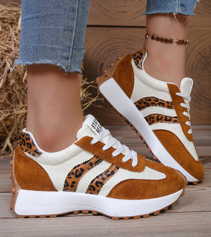 Camille – Sneakers à bout pointu avec lacets et semelle antidérapante