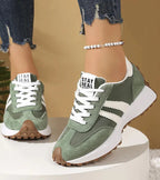 Camille – Sneakers à bout pointu avec lacets et semelle antidérapante
