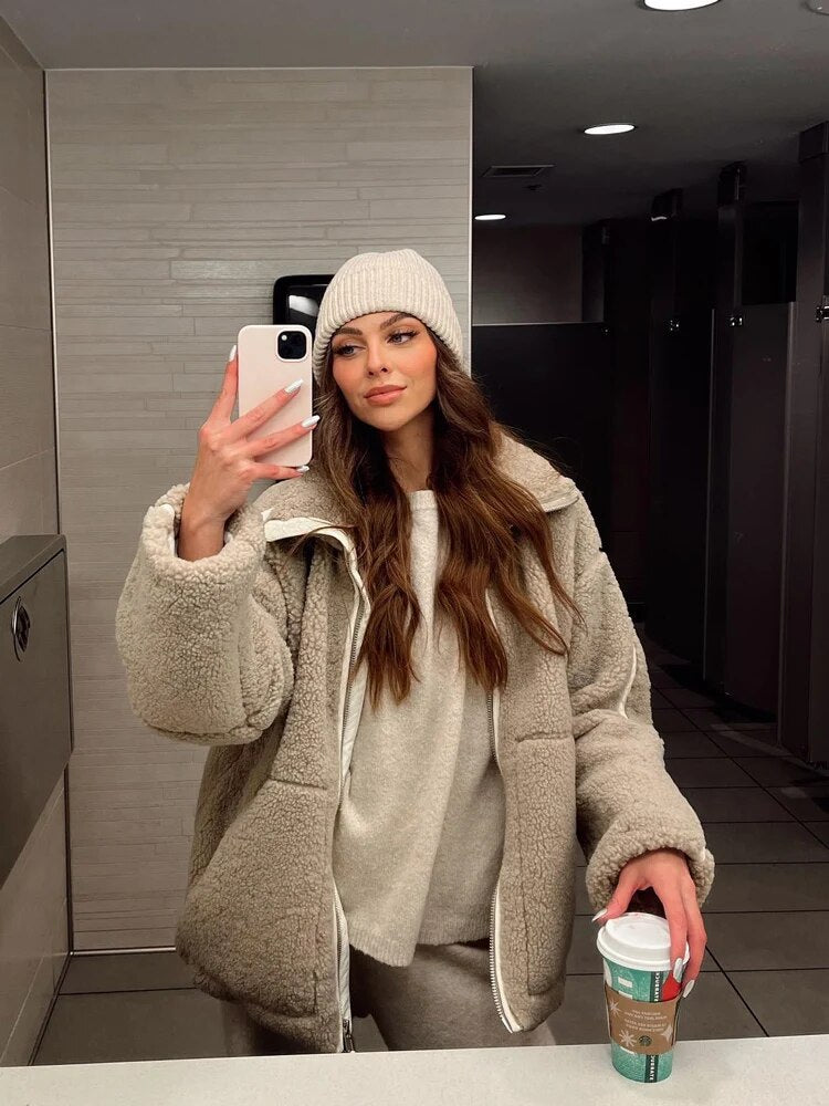 Paloma Oversized Lamwollen Damesjas – Warme Jas met Ritssluiting en Opstaande Kraag