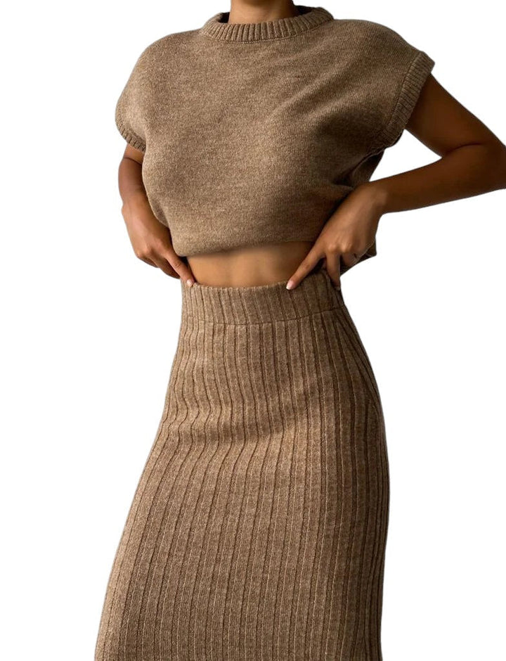 Soraya Set – Gebreide Mouwloze Top en Rok voor Tijdloze Elegantie