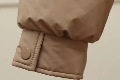 Wynette Jas – Midi Winterjas met Capuchon en Elegante Afwerking