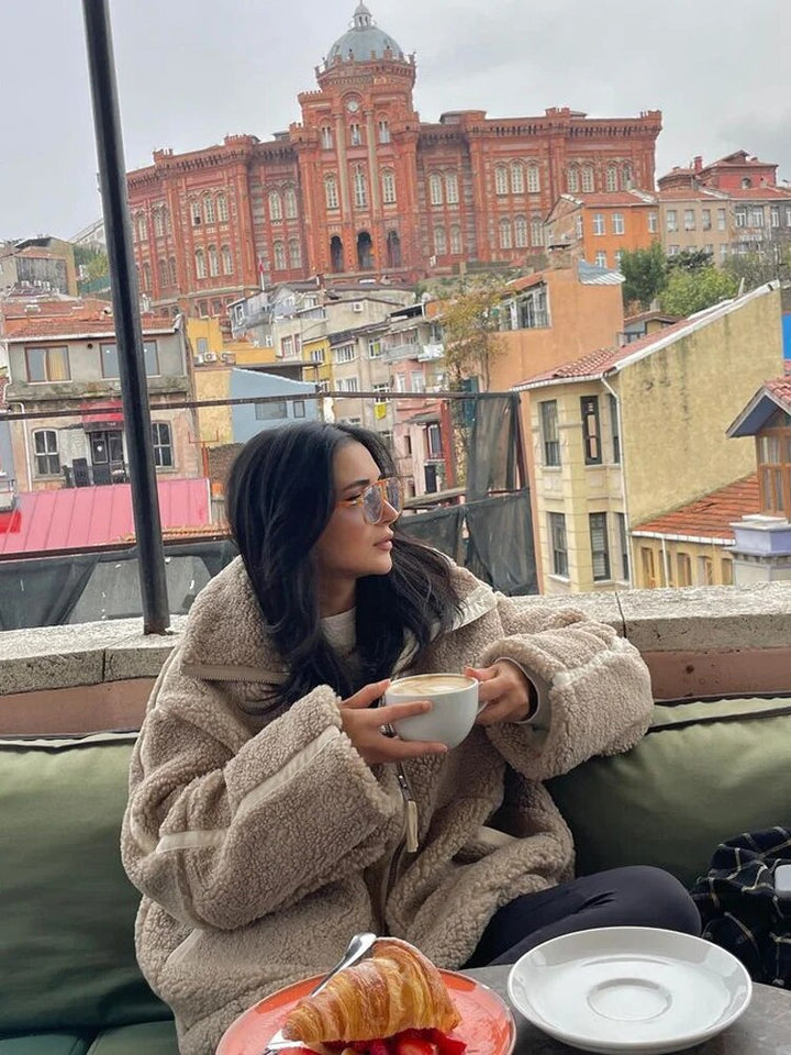 Paloma Oversized Lamwollen Damesjas – Warme Jas met Ritssluiting en Opstaande Kraag