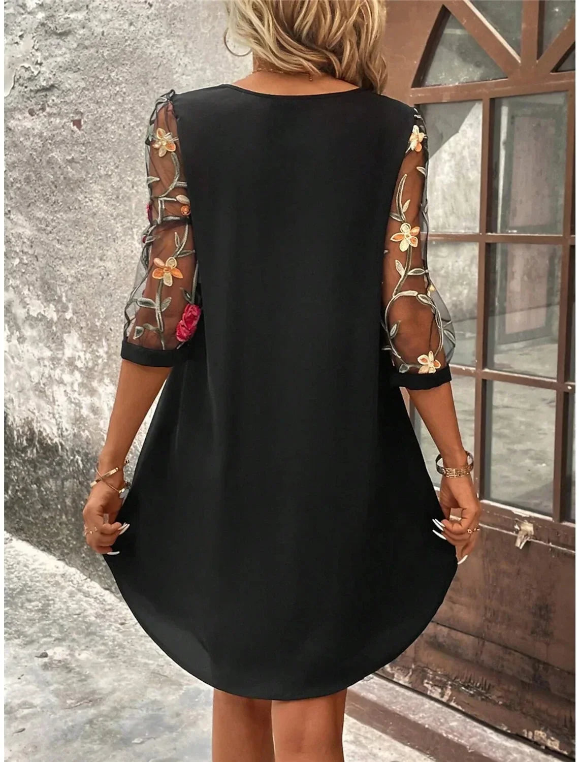 Mirelle | Robe Élégante à Manches Brodées