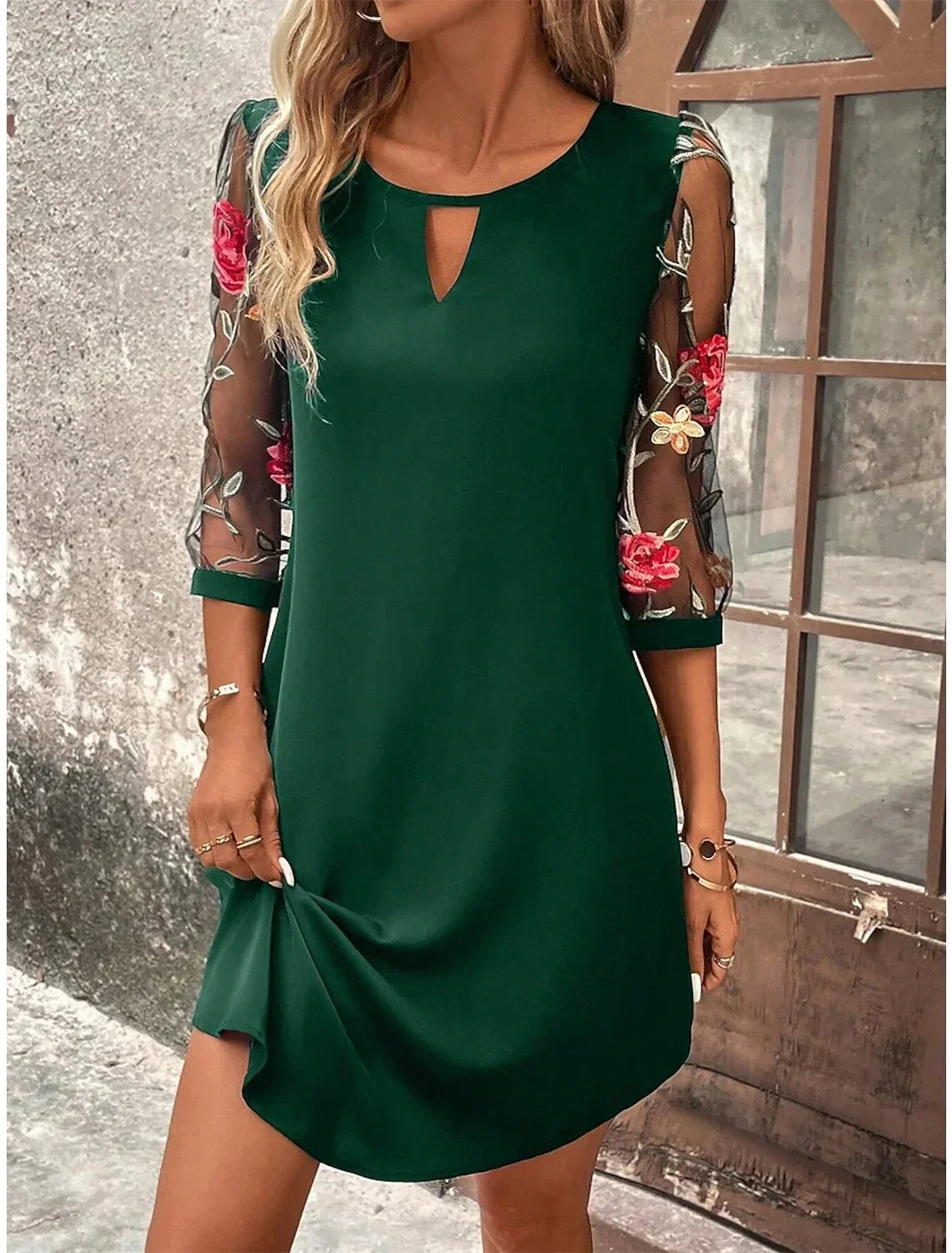 Mirelle | Robe Élégante à Manches Brodées