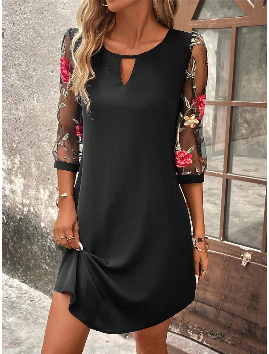 Mirelle | Robe Élégante à Manches Brodées