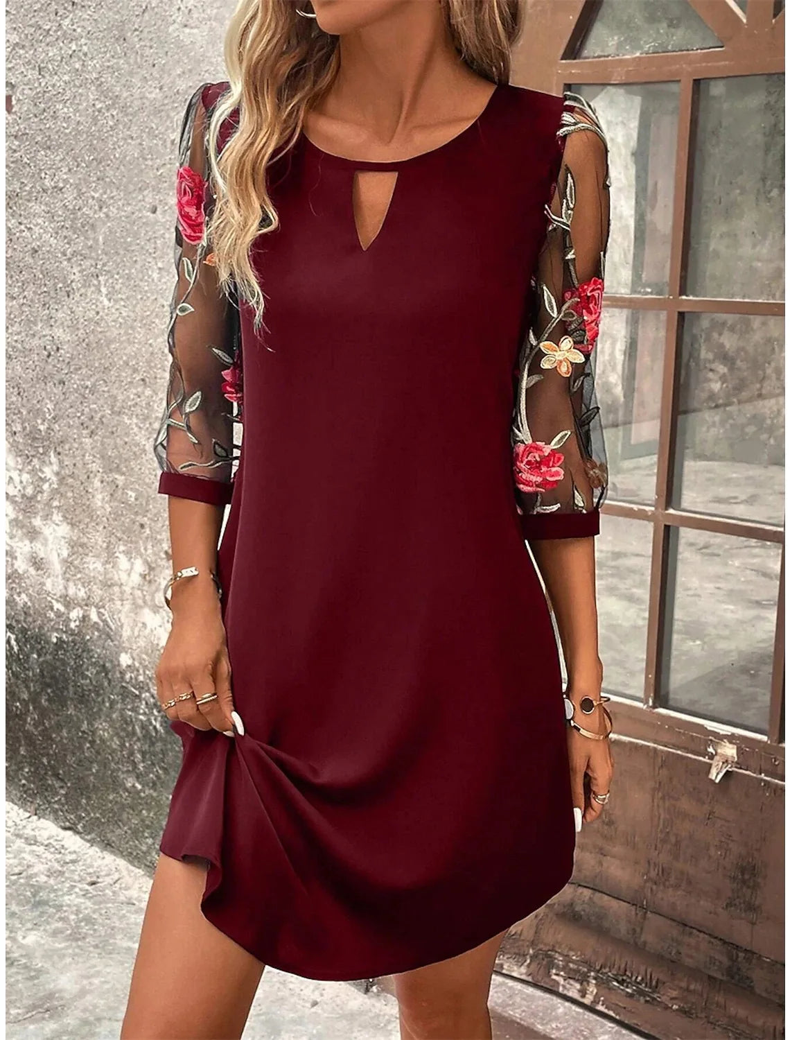 Mirelle | Robe Élégante à Manches Brodées