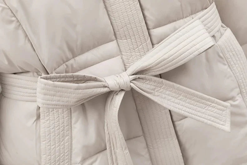 Waylynn Jas – Lange Belted Winterjas met Capuchon