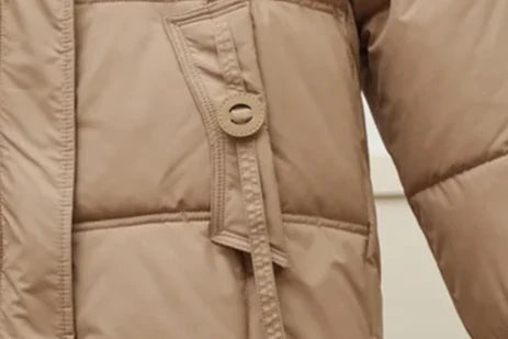 Wynette Jas – Midi Winterjas met Capuchon en Elegante Afwerking